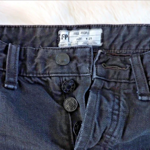 FREE PEOPLE FADED BLACK DENIM CUT OFF SHORTS 25 - Picture 3 of 3